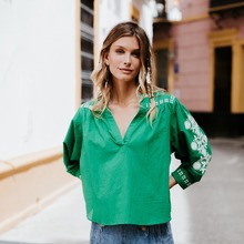 MEET SARI 💚

3 raisons d’aimer notre nouvelle blouse Sari :
✓ Ses jolies manches qui donnent du volume
✓ Ses jolis détails brodés
✓ Sa couleur pétillante

#broderie #blouse #été #summerinspiration
