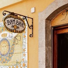 ✨ Inspirée par les rues pavées et les murs colorés de cette ville emblématique d'Espagne, notre collection allie l'élégance intemporelle au charme méditerranéen.

Disponible dès maintenant chez nos boutiques partenaires.

#NouvelleCollection #Séville #ModeEspagnole