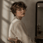 coupe cheveux court ondulé dégradé femme