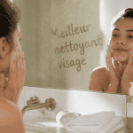 Meilleur nettoyant visage femme applique mousse miroir