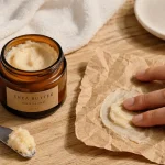 Beurre de karité utilisation : pot et texture pour peau et cheveux