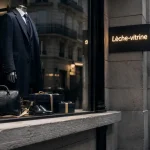 Paris shopping : vitrine luxe à Paris, mannequin et cuir, par quartier